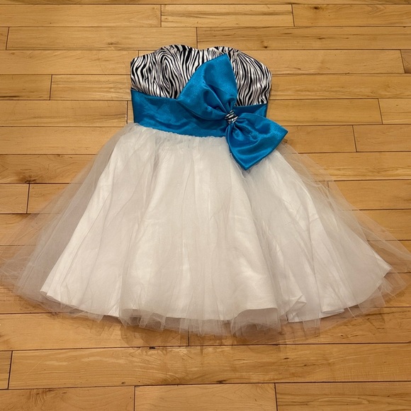 unbranded Dresses & Skirts - Elegant Strapless Dress with Zebra Print and Blue Bow